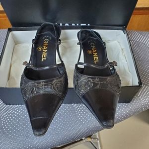 Size 38.5 Chanel Shoes w/box.
